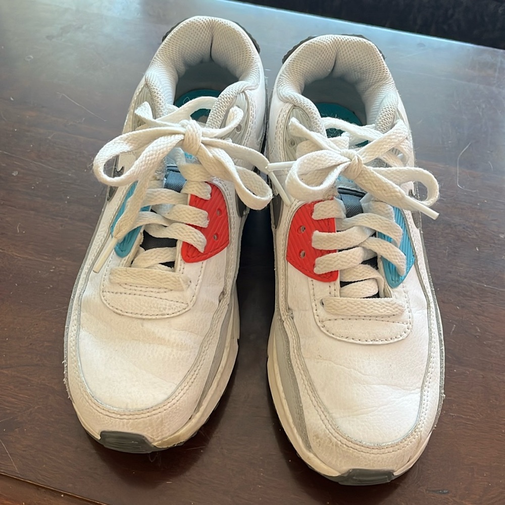 Barely worn white leather Nike sneakers